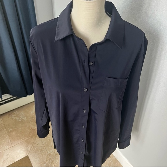 Elegant Lyssé Everyday Essential Button Down Blouse Navy Blue - Picture 5 of 16